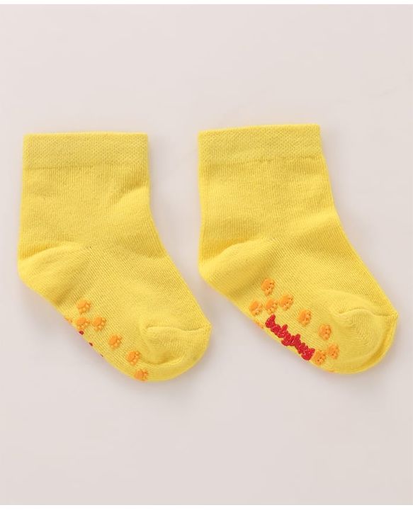 Cutewalk by Babyhug Cotton Anti-Bacterial Anti-Skid Ankle Length Striped & Giraffe Design Socks Pack of 3 - Yellow & Grey