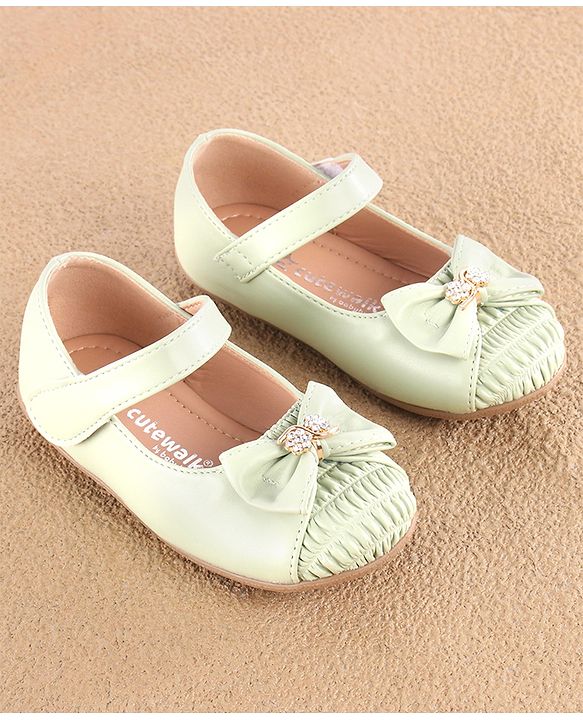 Cute Walk by Babyhug Bellies with Velcro Closure & Bow Applique - Green