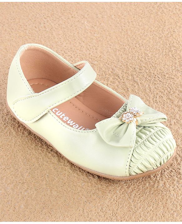 Cute Walk by Babyhug Bellies with Velcro Closure & Bow Applique - Green