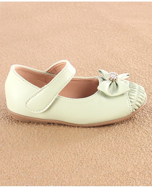 Cute Walk by Babyhug Bellies with Velcro Closure & Bow Applique - Green