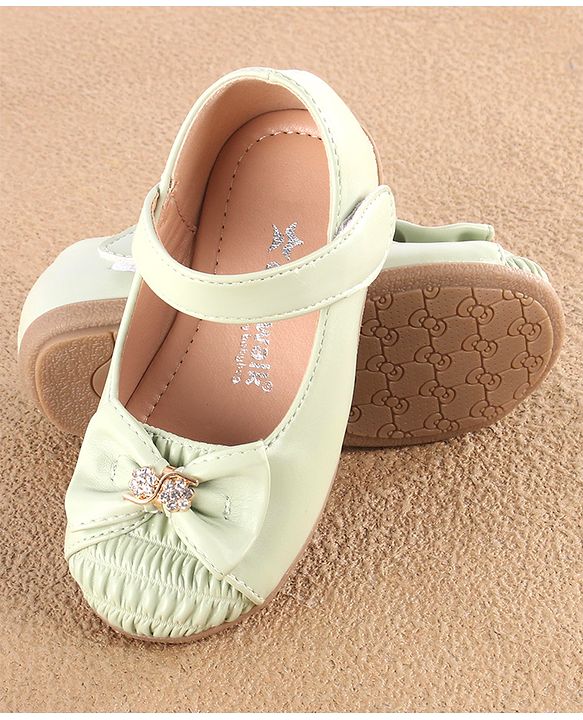 Cute Walk by Babyhug Bellies with Velcro Closure & Bow Applique - Green