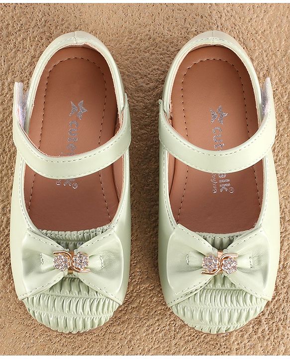 Cute Walk by Babyhug Bellies with Velcro Closure & Bow Applique - Green