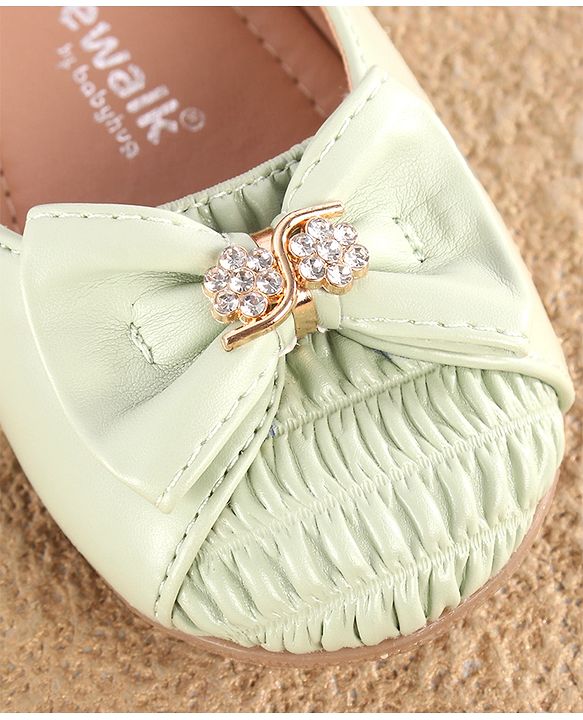 Cute Walk by Babyhug Bellies with Velcro Closure & Bow Applique - Green