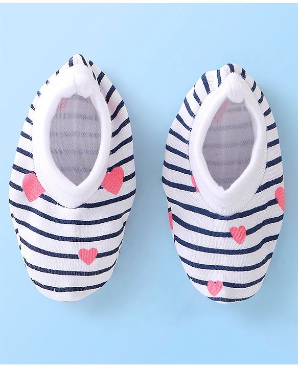 Babyhug 100% Cotton Cap Mittens And Booties Heart Printed - White