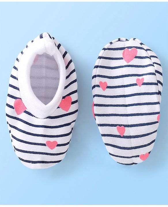 Babyhug 100% Cotton Cap Mittens And Booties Heart Printed - White