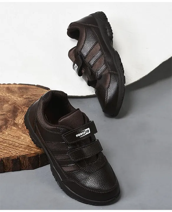 Velcro store type shoes