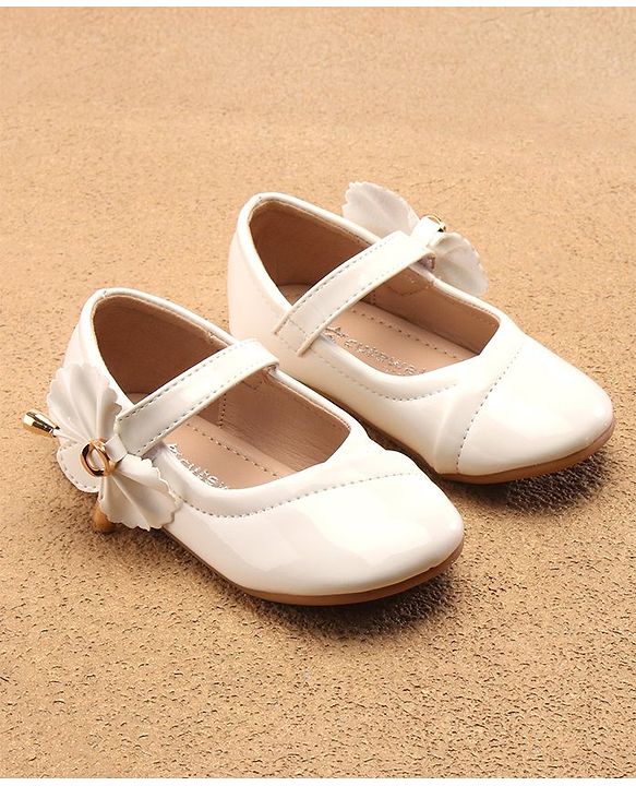 Cute Walk by Babyhug Velcro Closure Bellies with Bow Applique - White