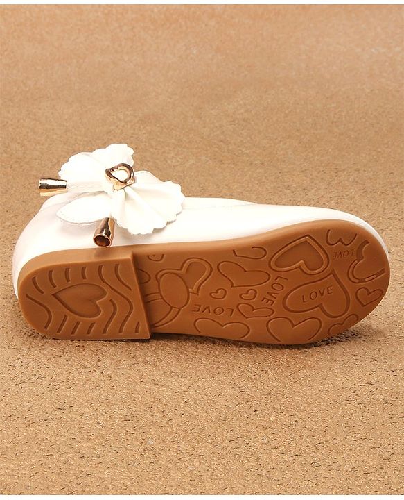 Cute Walk by Babyhug Velcro Closure Bellies with Bow Applique - White