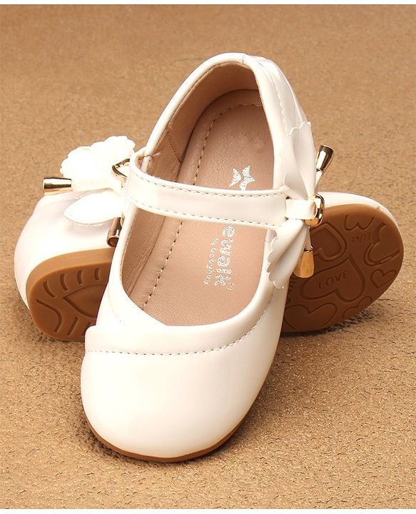 Cute Walk by Babyhug Velcro Closure Bellies with Bow Applique - White
