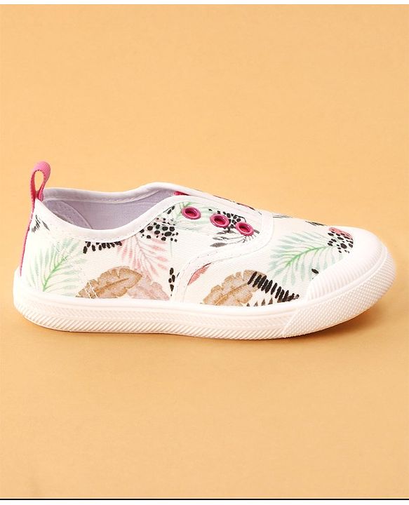 Cute Walk by Babyhug Slip On Style Casual Shoes Leaf Print - White