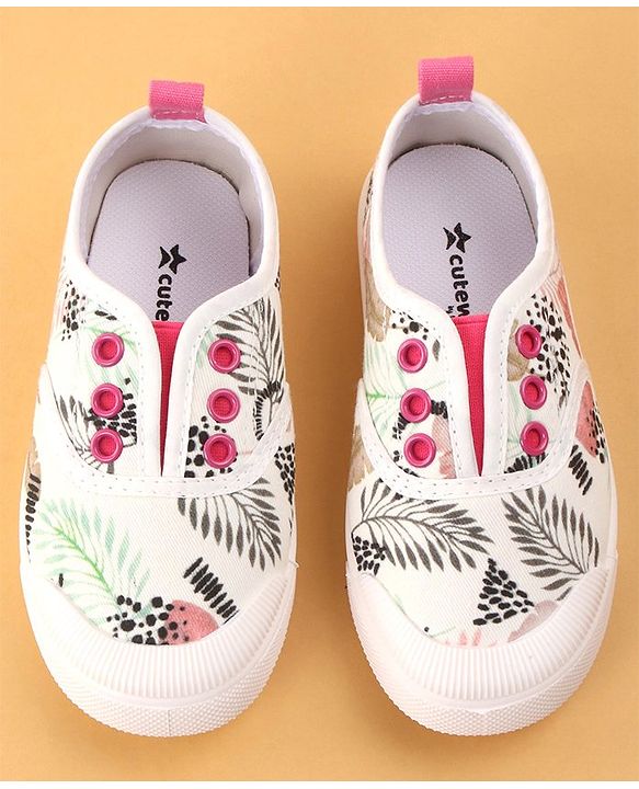 Cute Walk by Babyhug Slip On Style Casual Shoes Leaf Print - White