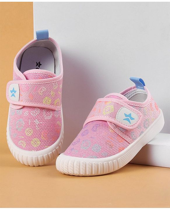 Cute Walk by Babyhug Casual Shoes with Velcro Trophy Print - Pink