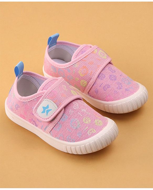 Cute Walk by Babyhug Casual Shoes with Velcro Trophy Print - Pink