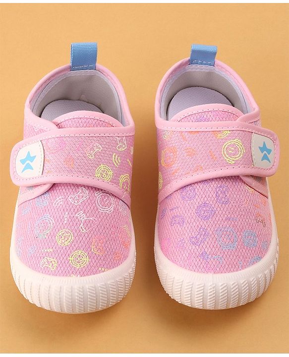 Cute Walk by Babyhug Casual Shoes with Velcro Trophy Print - Pink