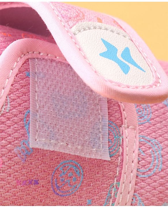 Cute Walk by Babyhug Casual Shoes with Velcro Trophy Print - Pink