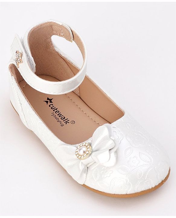 Cute Walk by Babyhug Velcro Closure Bellies with Bow - White