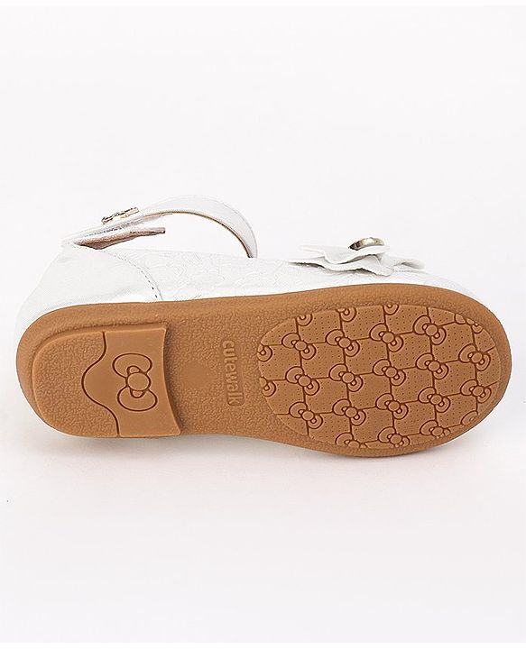 Cute Walk by Babyhug Velcro Closure Bellies with Bow - White