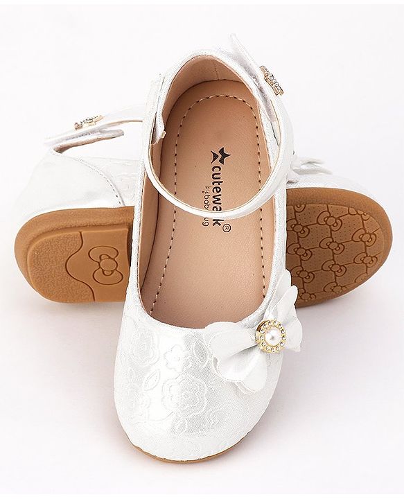 Cute Walk by Babyhug Velcro Closure Bellies with Bow - White
