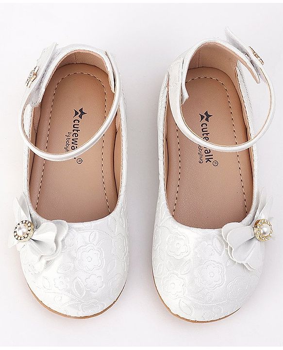 Cute Walk by Babyhug Velcro Closure Bellies with Bow - White