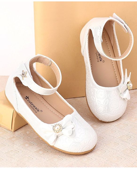 Cute Walk by Babyhug Velcro Closure Bellies with Bow - White
