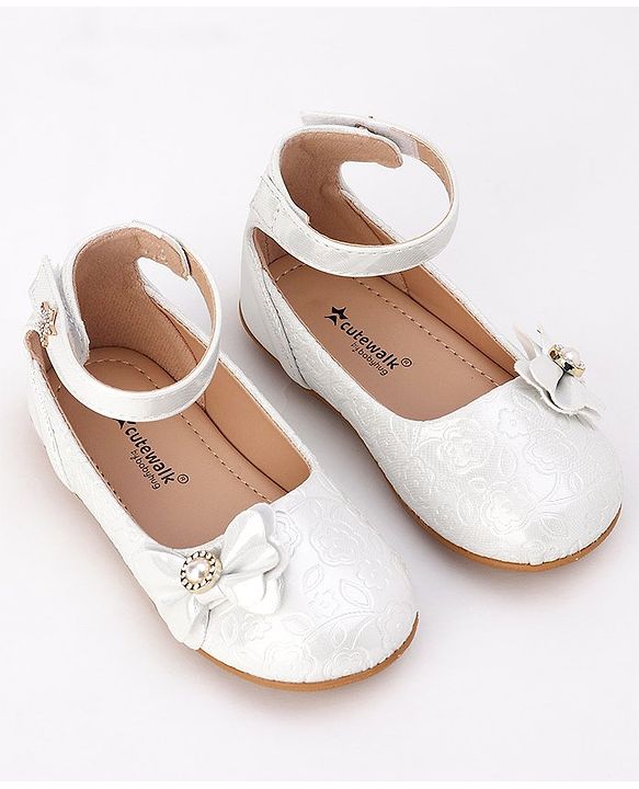 Cute Walk by Babyhug Velcro Closure Bellies with Bow - White