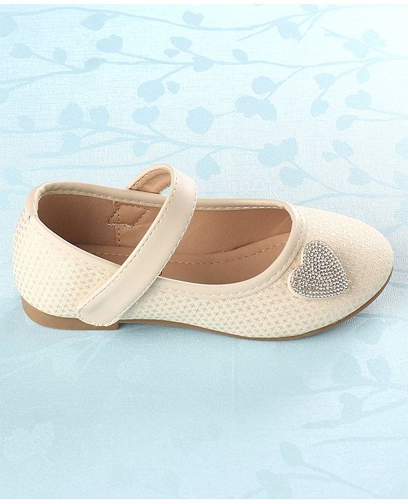 Cute Walk by Babyhug Velcro Closure Bellies with Heart Applique - Beige
