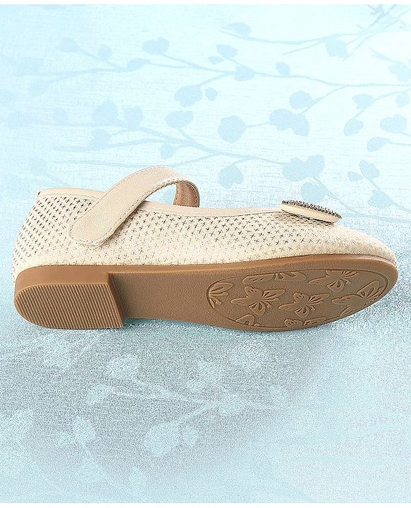 Cute Walk by Babyhug Velcro Closure Bellies with Heart Applique - Beige