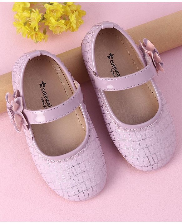 Cute Walk by Babyhug Velcro Closure Bellies with Floral Applique & Checked Pattern - Pink