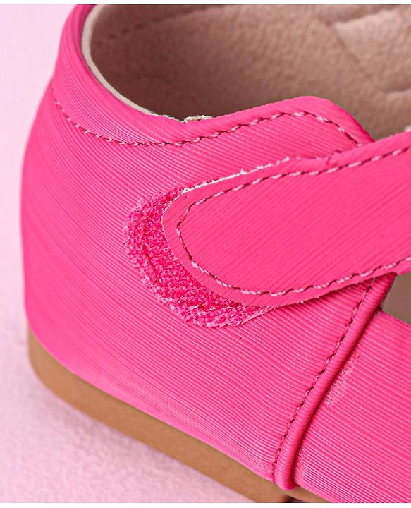 Cute Walk by Babyhug Bellies with Velcro Closure & Bow Applique - Fuchsia