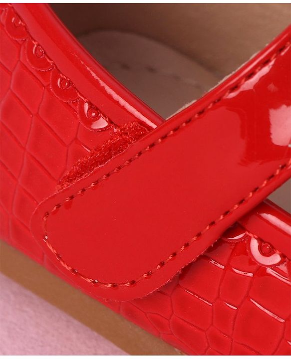 Cute Walk by Babyhug Velcro Closure Bellies with Bow Applique - Red