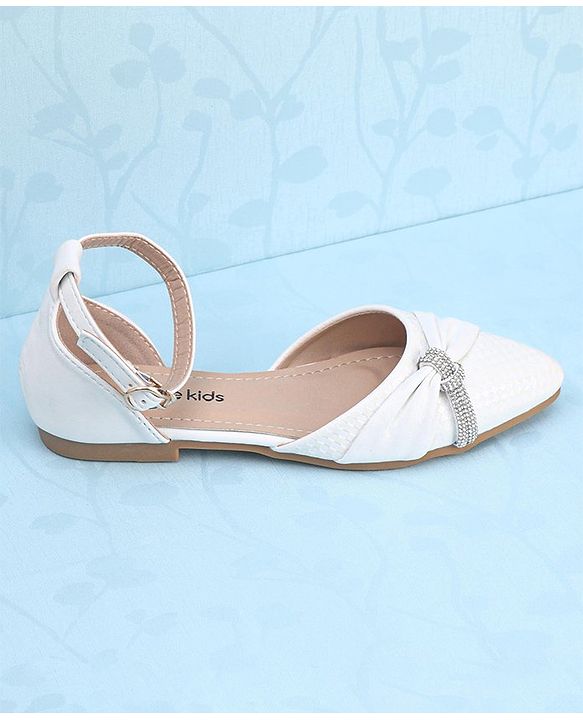 Pine Kids Buckle Closure Bellies with Tie Knot Stud Detailing - White