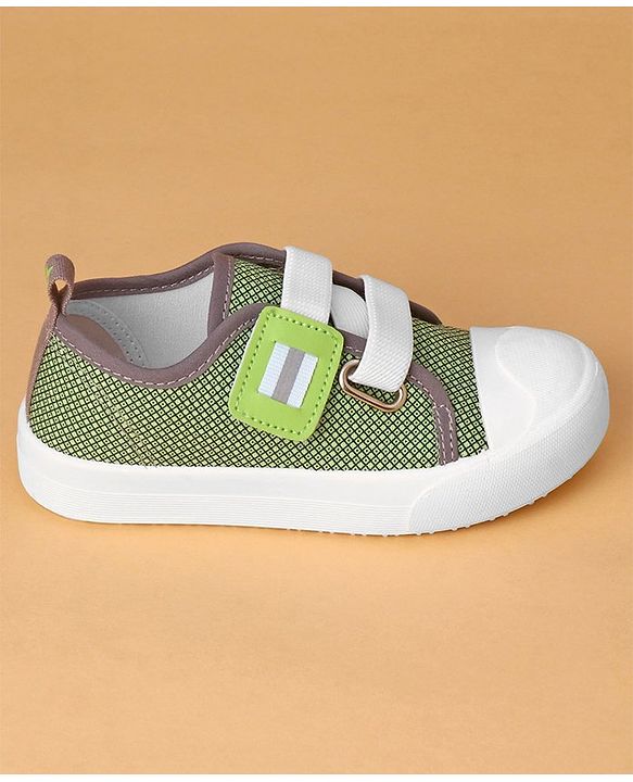 Cute Walk by Babyhug Casual Shoes With Velcro Closure  - Green