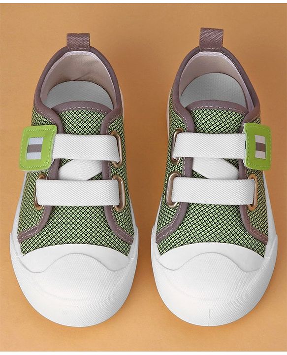 Cute Walk by Babyhug Casual Shoes With Velcro Closure  - Green