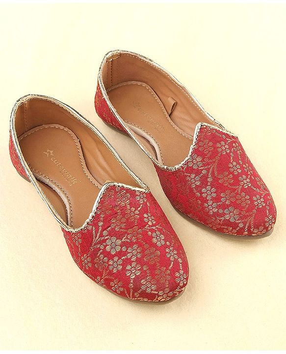 Cute Walk by Babyhug Slip On Embroidered Mojaris - Maroon