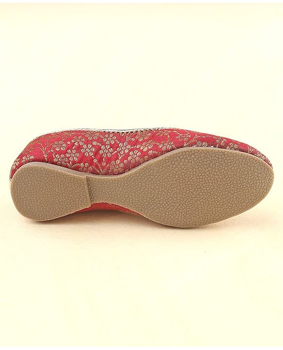 Cute Walk by Babyhug Slip On Embroidered Mojaris - Maroon