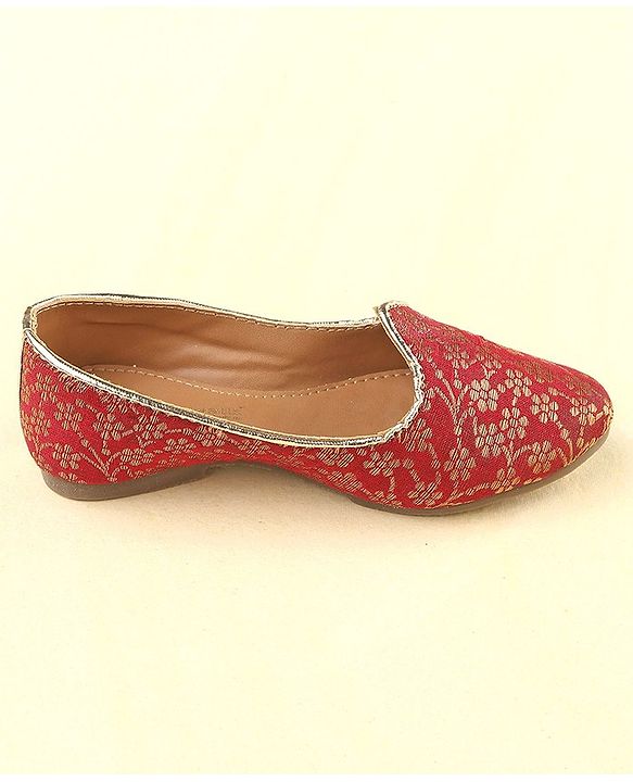 Cute Walk by Babyhug Slip On Embroidered Mojaris - Maroon