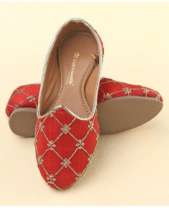 Cute Walk by Babyhug Ethnic Wear Mojaris - Maroon