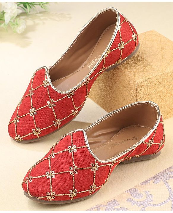 Cute Walk by Babyhug Ethnic Wear Mojaris - Maroon