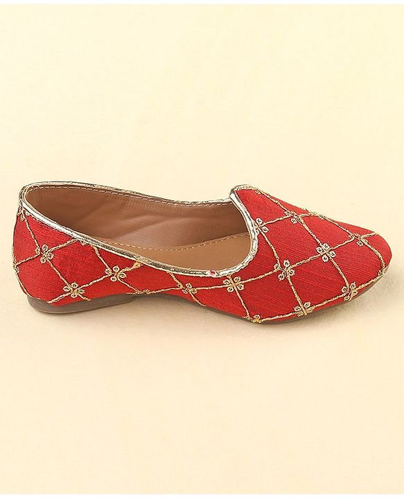 Cute Walk by Babyhug Ethnic Wear Mojaris - Maroon