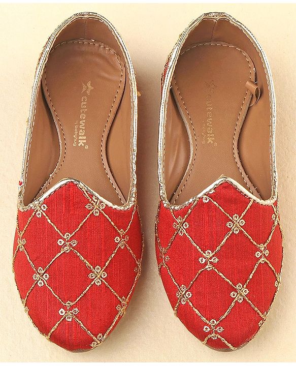 Cute Walk by Babyhug Ethnic Wear Mojaris - Maroon