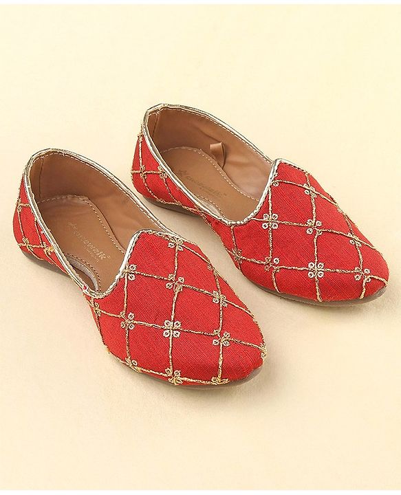 Cute Walk by Babyhug Ethnic Wear Mojaris - Maroon