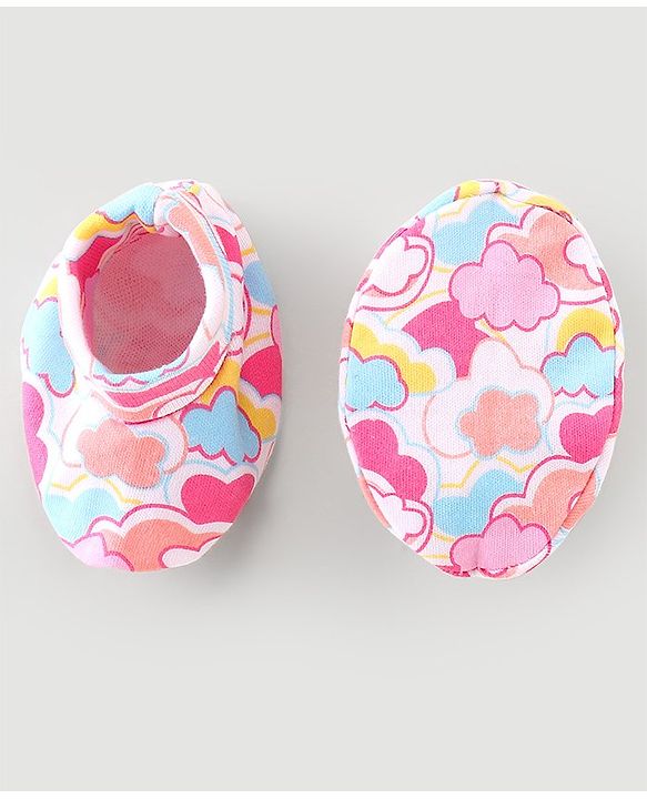 Babyhug 100% Cotton Cap Mittens And Booties With Cloud Print Pink - Diameter 9.5 cm