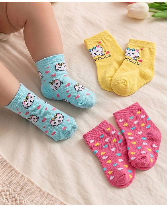 Cutewalk By Babyhug Anti Bacterial Ankle Length Socks Kitty Design Pack Of 3 - Multicolour