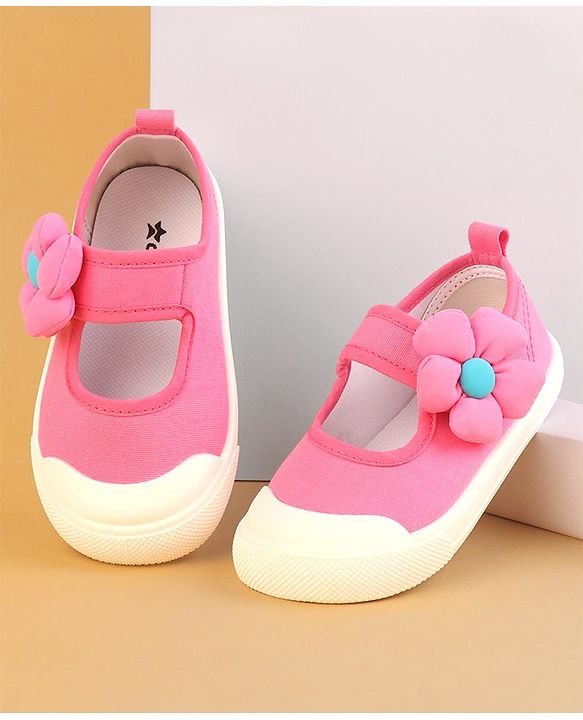 Cute Walk by Babyhug with Velcro Closure Casual Shoes Flower Applique - Fuchsia
