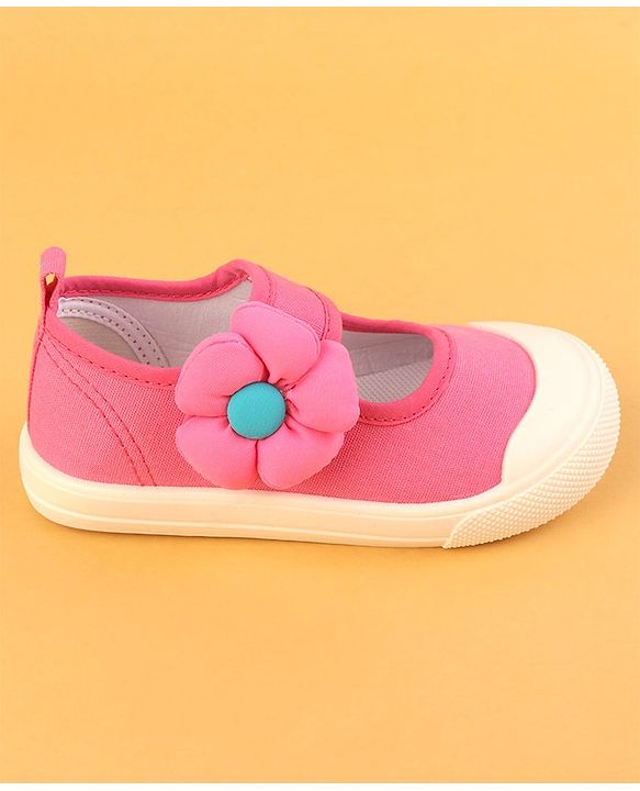 Cute Walk by Babyhug with Velcro Closure Casual Shoes Flower Applique - Fuchsia