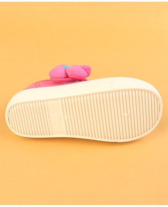 Cute Walk by Babyhug with Velcro Closure Casual Shoes Flower Applique - Fuchsia