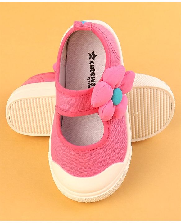 Cute Walk by Babyhug with Velcro Closure Casual Shoes Flower Applique - Fuchsia