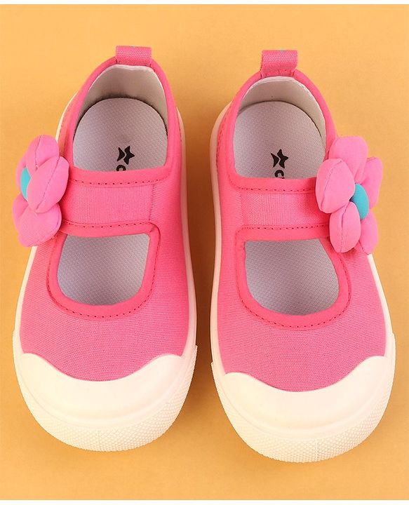 Cute Walk by Babyhug with Velcro Closure Casual Shoes Flower Applique - Fuchsia