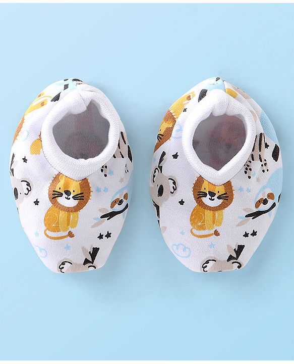 Babyhug 100% Cotton Knit Cap Mittens & Booties Set with Lion Print - White