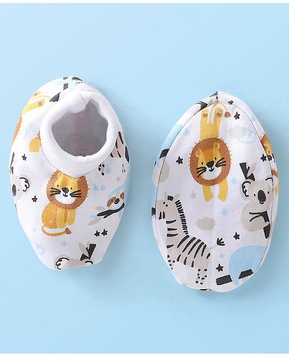 Babyhug 100% Cotton Knit Cap Mittens & Booties Set with Lion Print - White